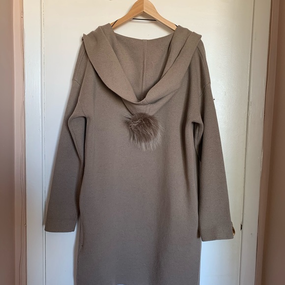 Cape - Picture 2 of 3